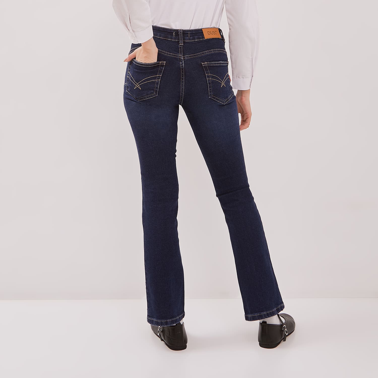 DUST Celana Mid Rise Bootcut Jeans Laira Medium Dark Blue (D. 31310)