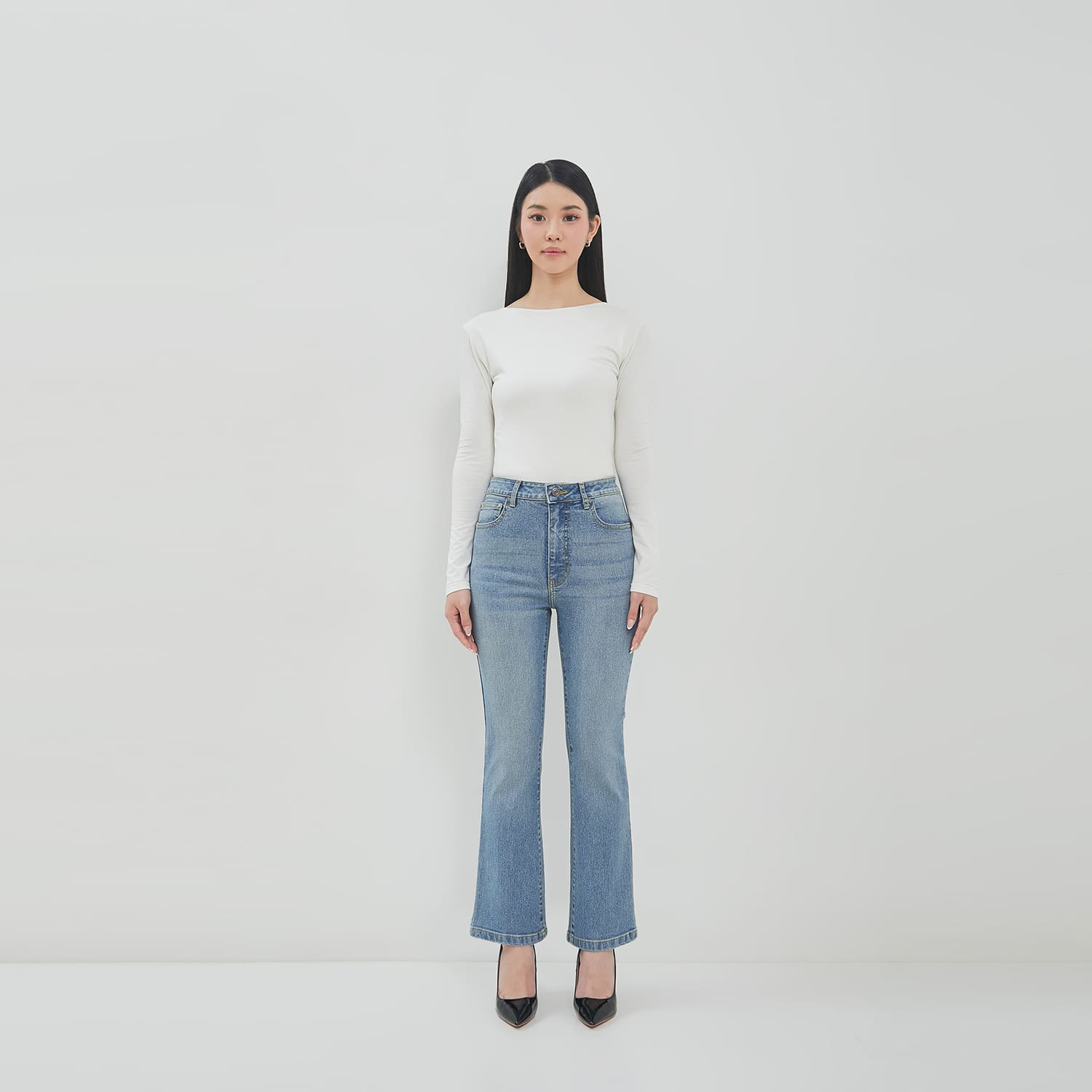 DUST Celana High Rise Bootcut Jeans Kalula Light Blue (D.31326)