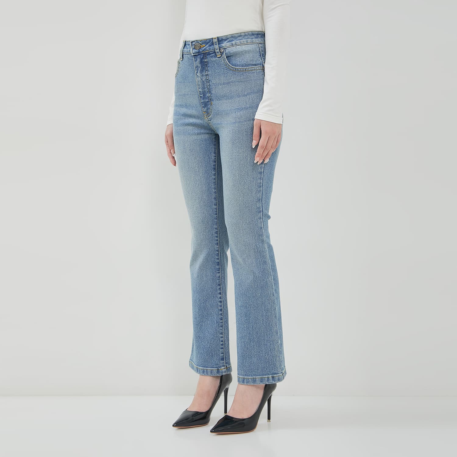 DUST Celana High Rise Bootcut Jeans Kalula Light Blue (D.31326)