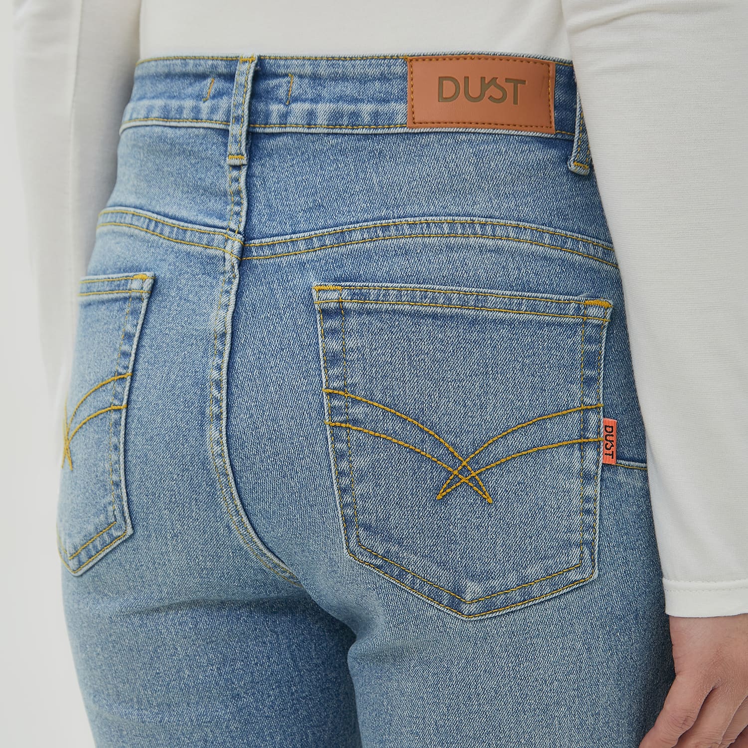 DUST Celana High Rise Bootcut Jeans Kalula Light Blue (D.31326)