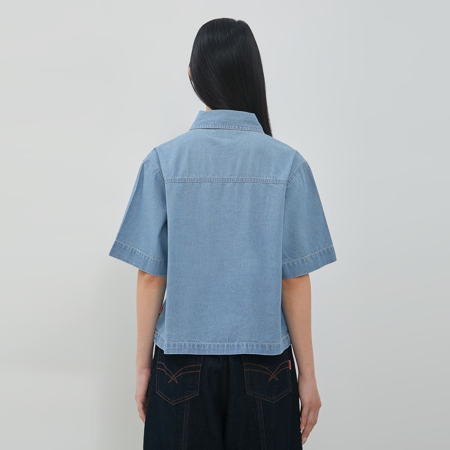 DUST Kemeja Denim Boxy Sinai Light Blue (D.14316)