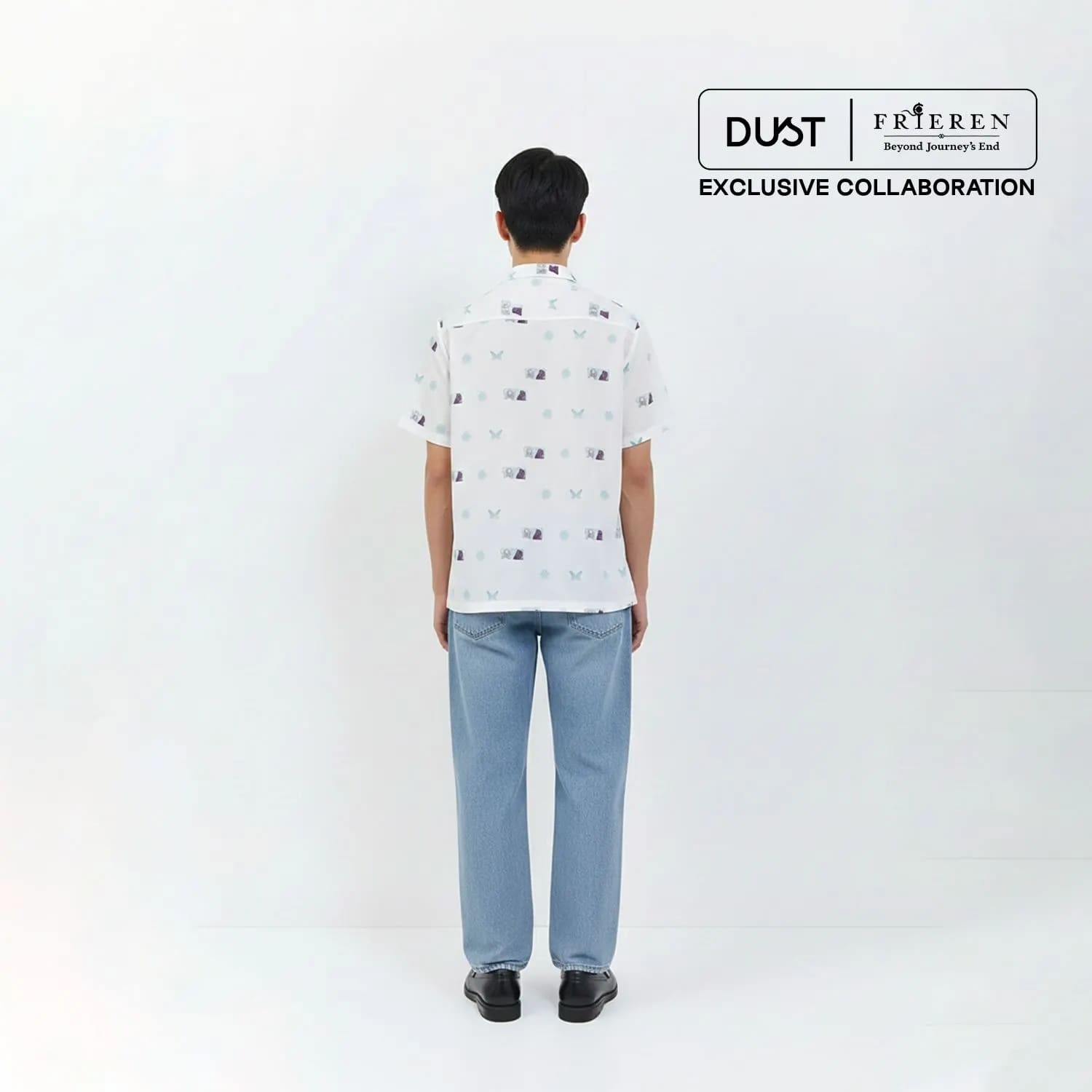 DUST Kemeja Abstrak Unisex Frieren With Fern Putih (D.14313-U)