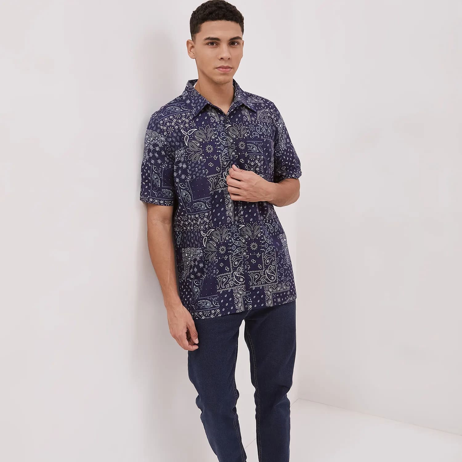 DUST Kemeja Rio Abstrak Navy (DM. 1439)
