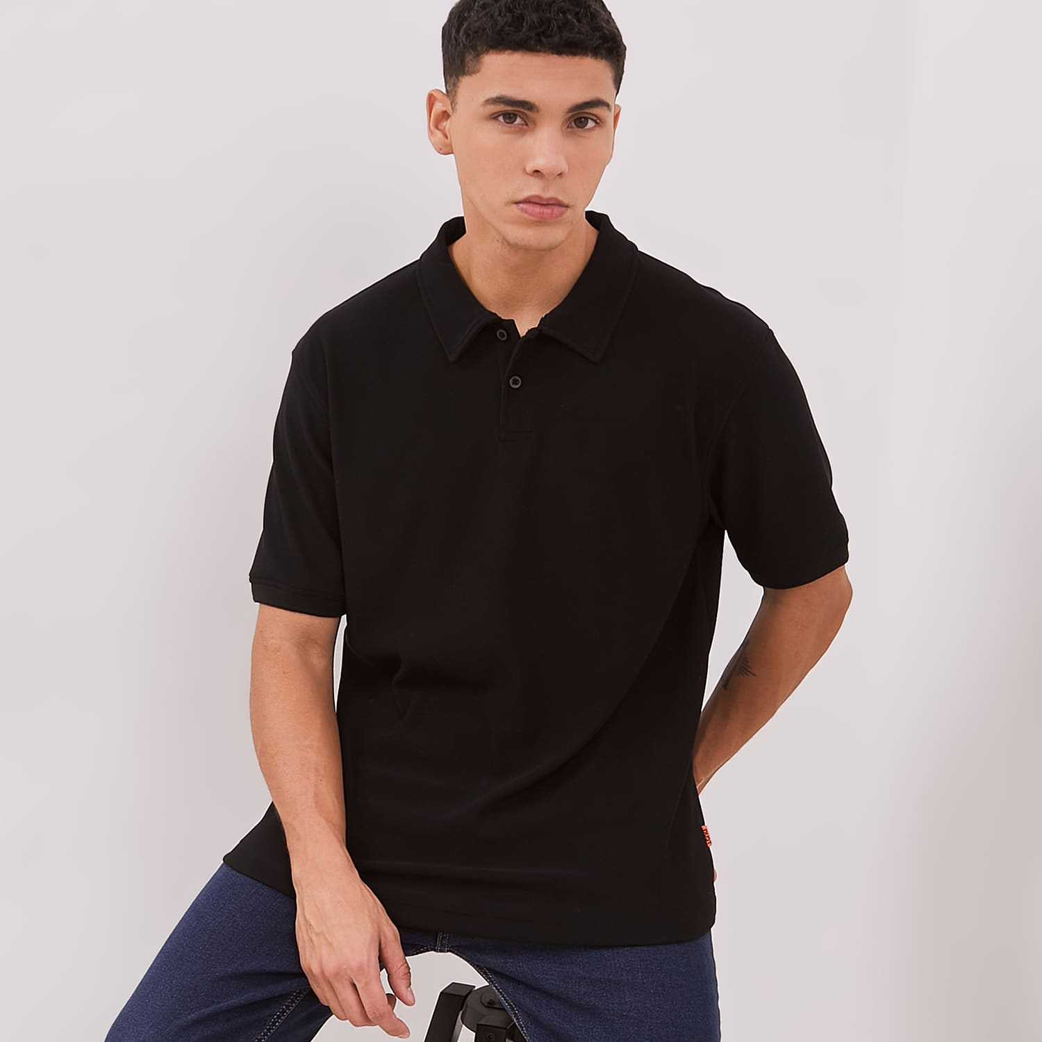 DUST Kaos Polo Bian Hitam (DM.7612)