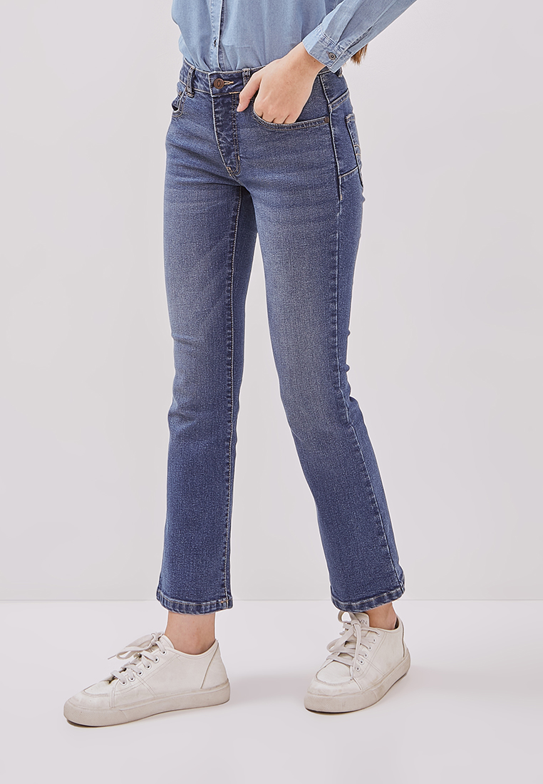 DUST Celana Mid Rise Bootcut Jeans Laira Medium Light Blue (D. 31307)
