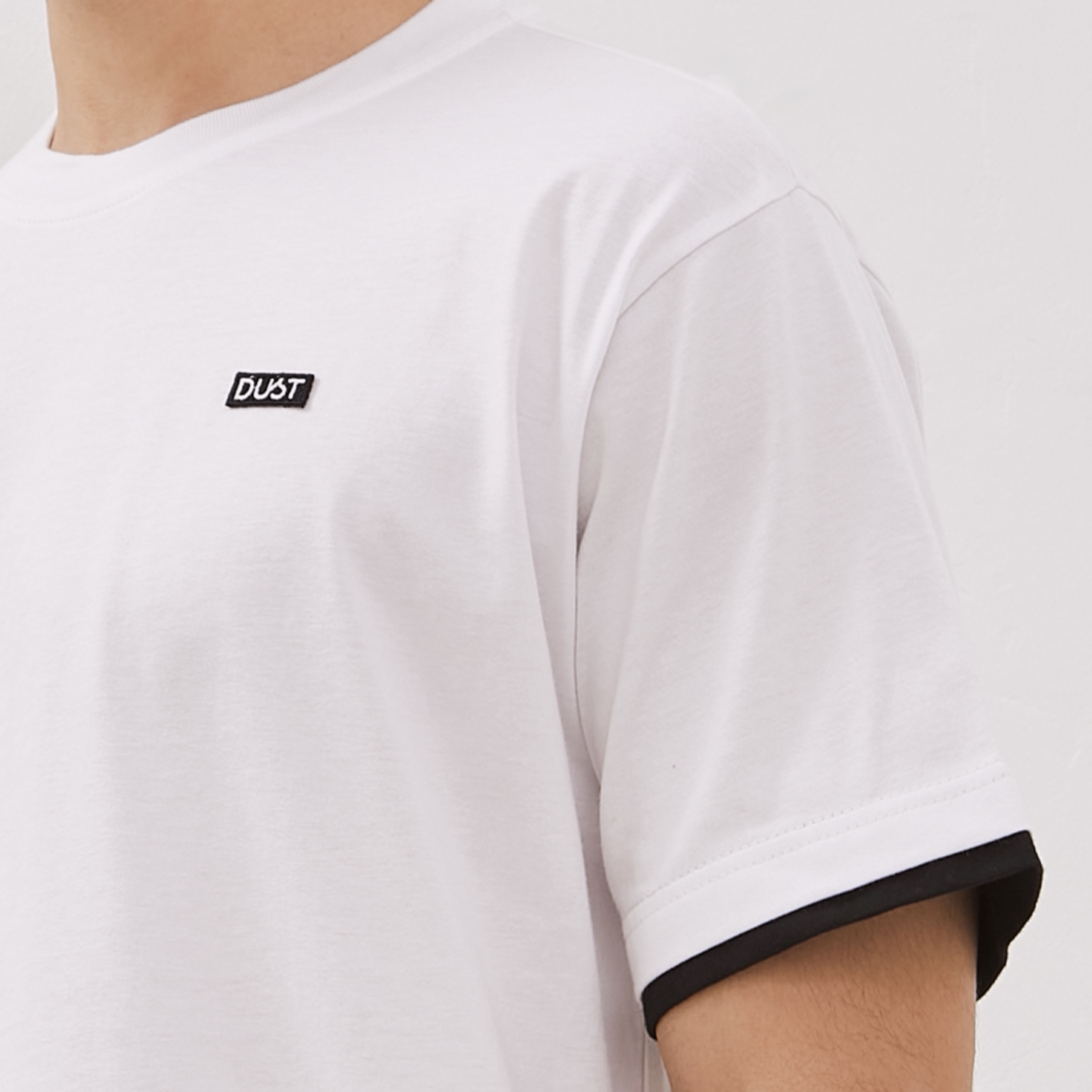 DUST Kaos Unisex Kino Putih (D.74291-U)