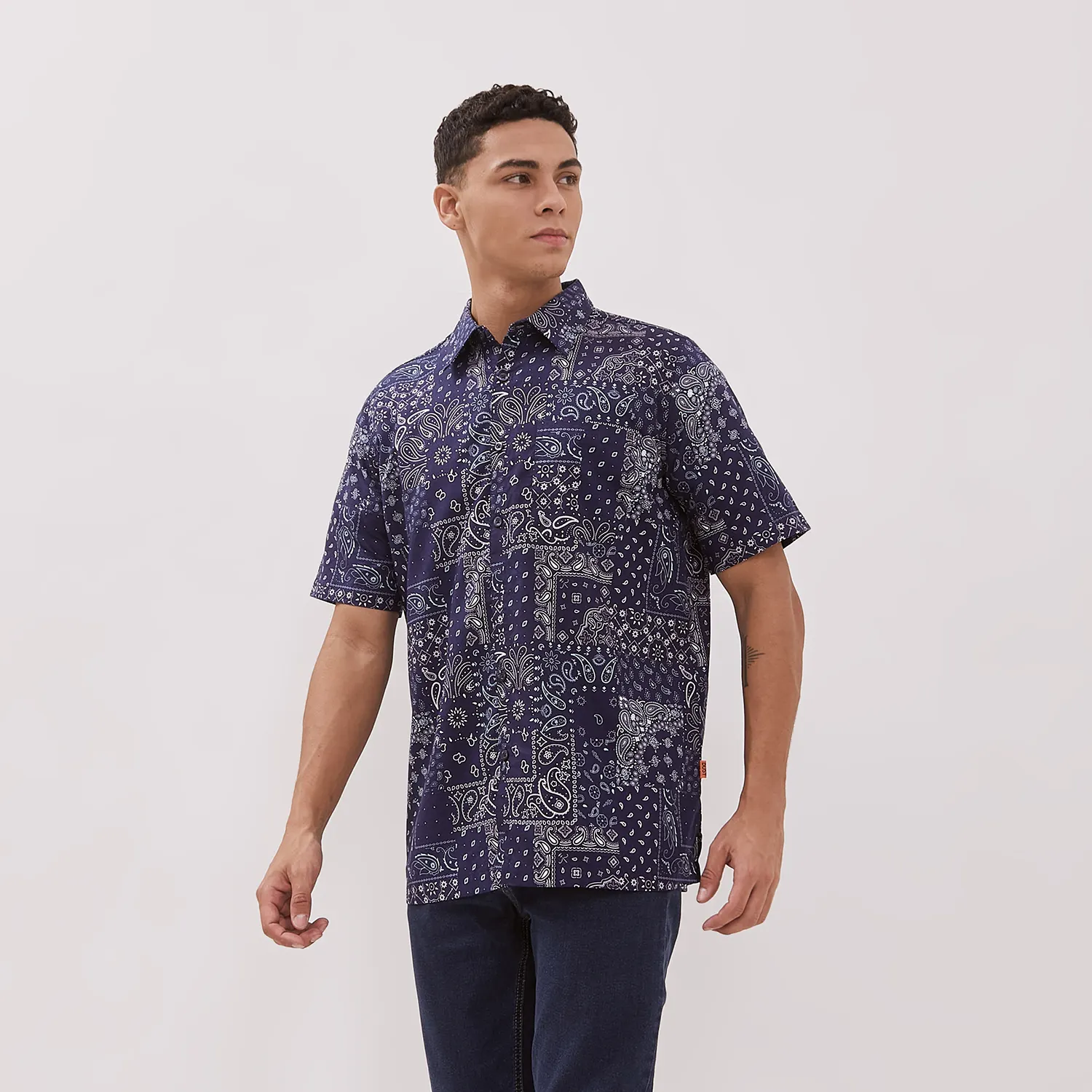 DUST Kemeja Rio Abstrak Navy (DM. 1439)